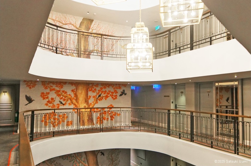 女子旅　　映える　ザ・サリルホテル・スクンビット57 トンロー　吹き抜け　バンコクツアー