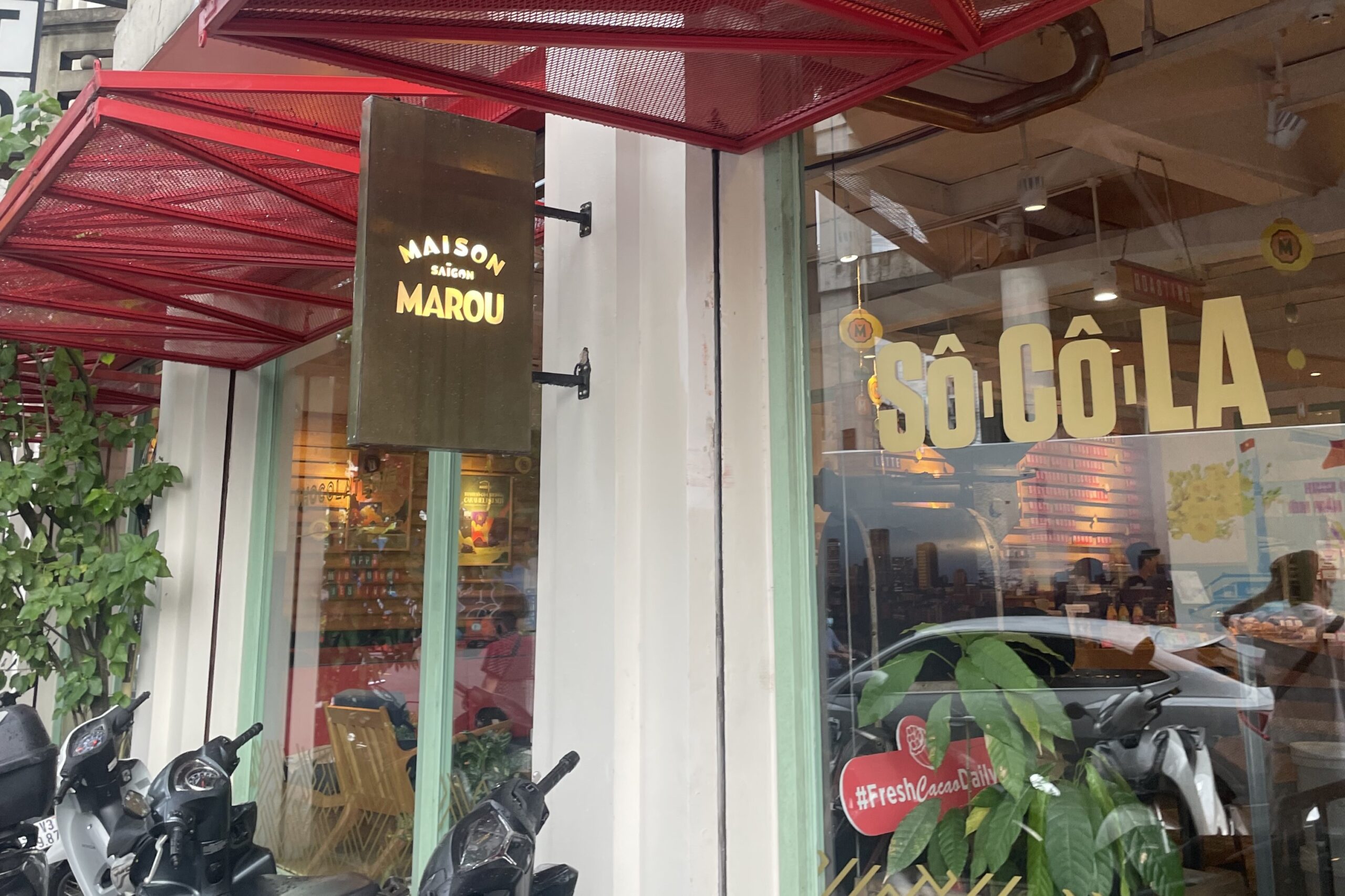 MAROU　ベトナム　カフェ